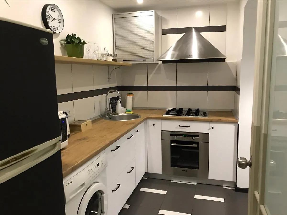 S88 Apartment-Комфортабельные Апартаменты Рядом Станция Mетро Университет Near Train Station Airport Kyiv City Center Botanical Garden 0*,  Ukraine
