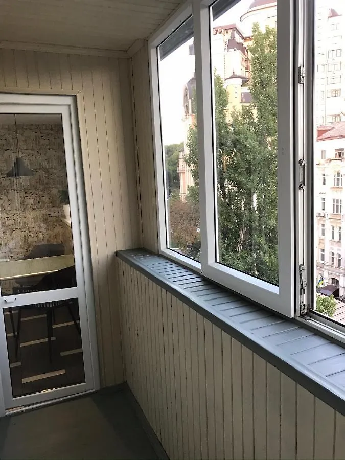 S88 Apartment-Комфортабельные Апартаменты Рядом Станция Mетро Университет Near Train Station Airport Kyiv City Center Botanical Garden